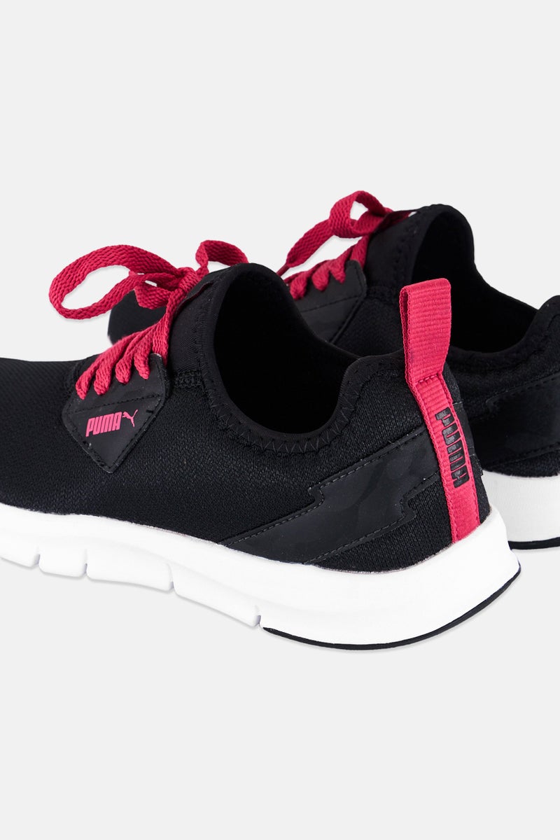 PUMA أحذية تدريب نسائية مزخرفة بتصميم تمويه، سوداء - Image 2